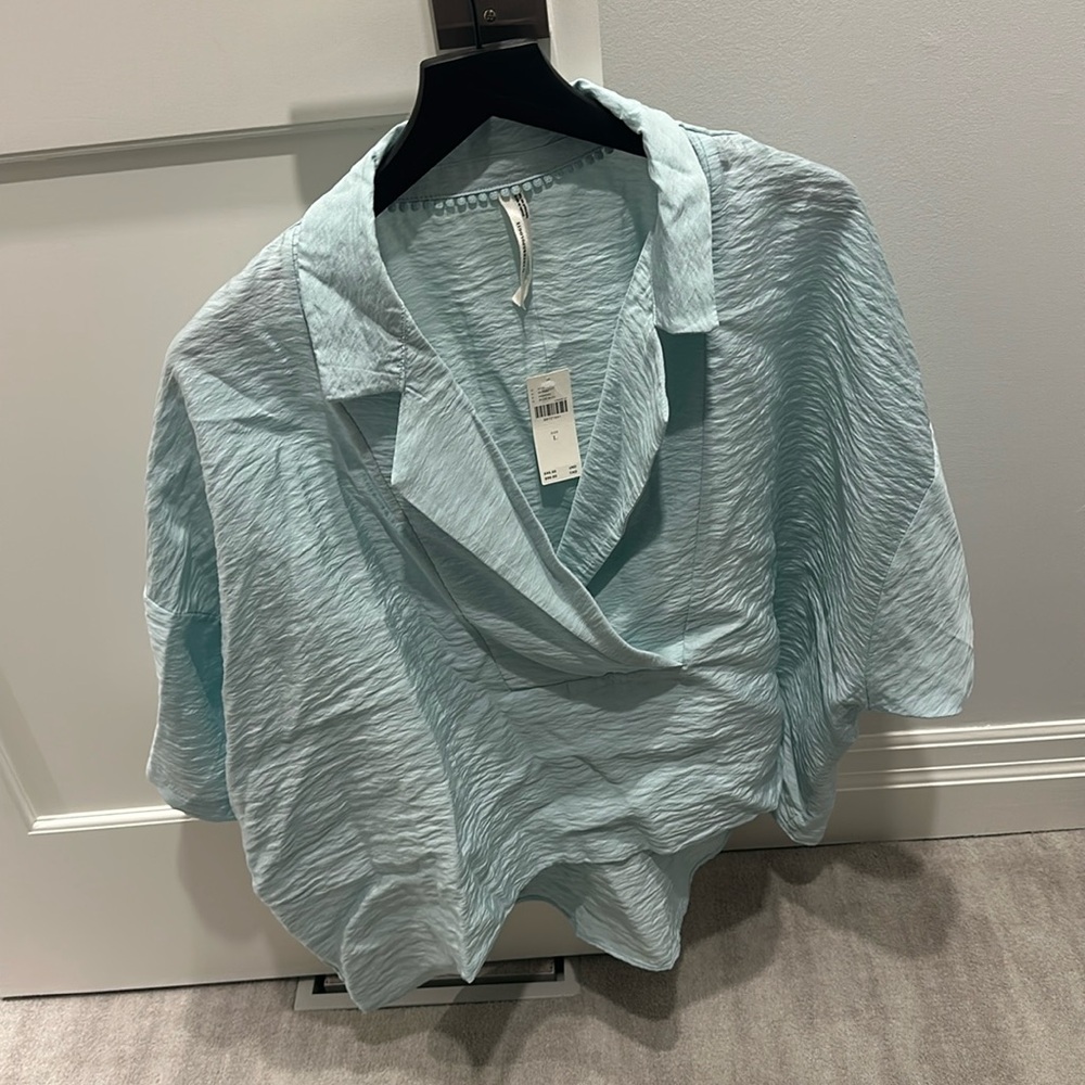 Anthropologie - women’s cross cross cropped t shirt blouse